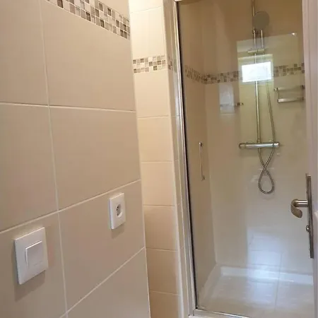 Nice Appartement Etage Entier Διαμέρισμα *